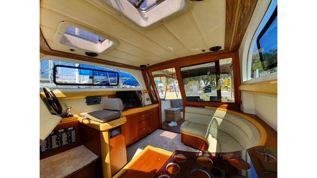 beautiful lobster motor yacht (8)