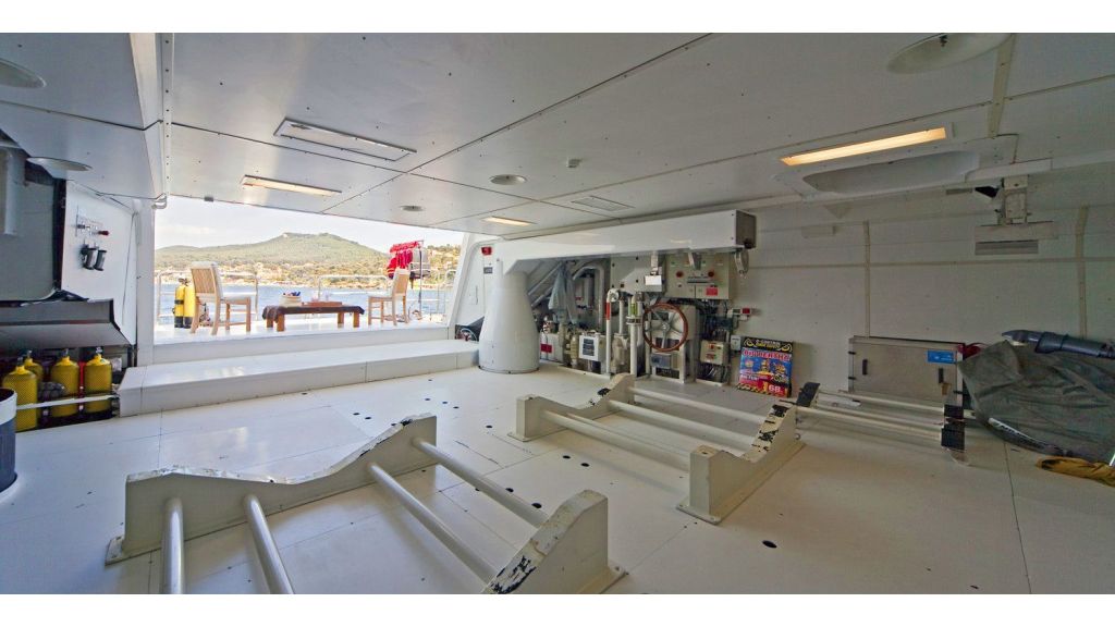 Luxury 50m Aluminum Yacht (14)