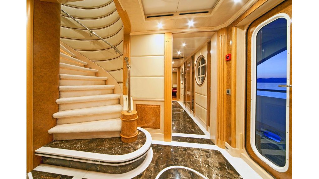 Luxury 50m Aluminum Yacht (17)