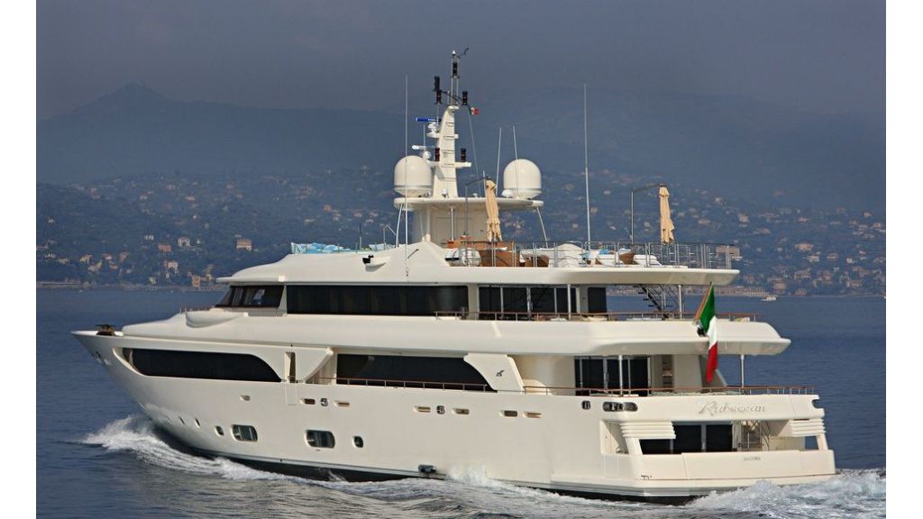 Luxury Yacht Rubeccan (1)