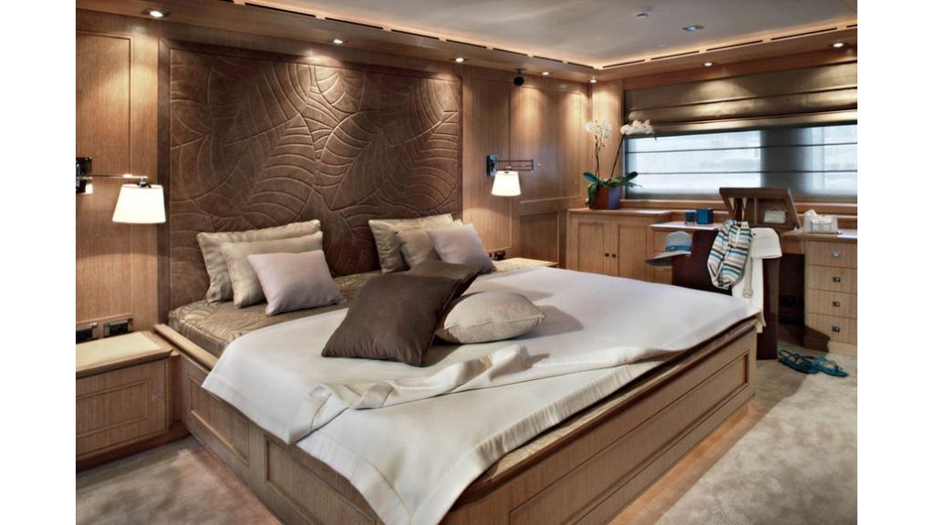 Luxury Yacht Rubeccan (7)