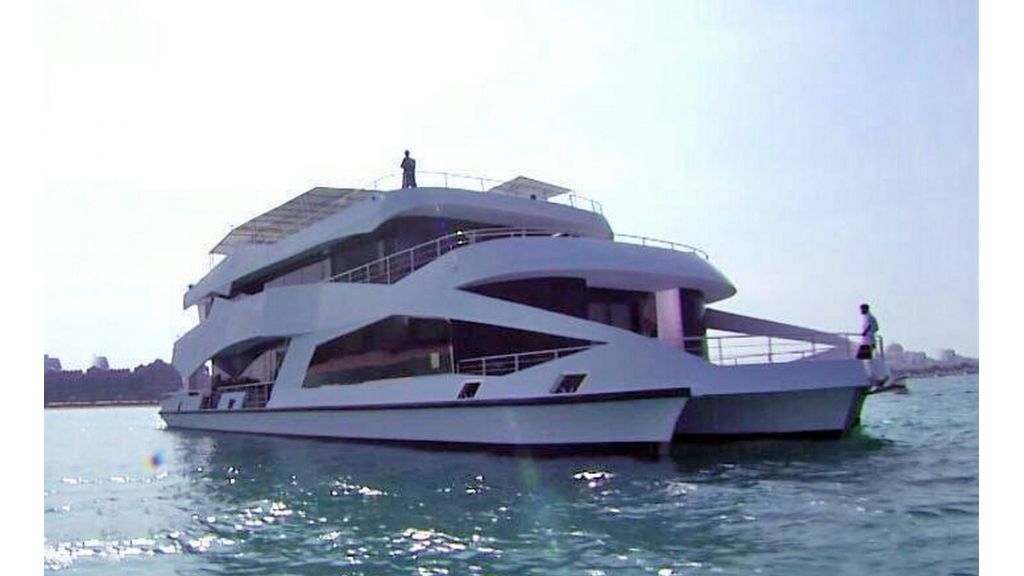 Luxury Floating House (1)