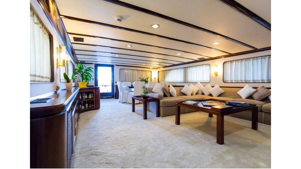 Benetti 35m Motor Yacht