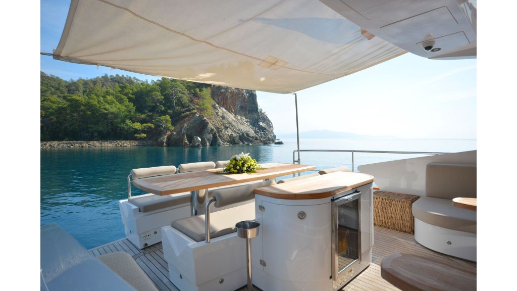 goldfinger-motor-yacht-aft-deck (8)