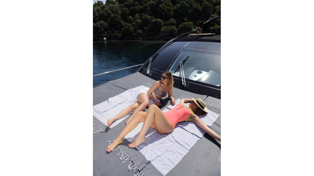 Klas luxury power catamaran (3)