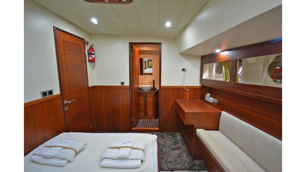 Eloa sailing yacht cabins (1)