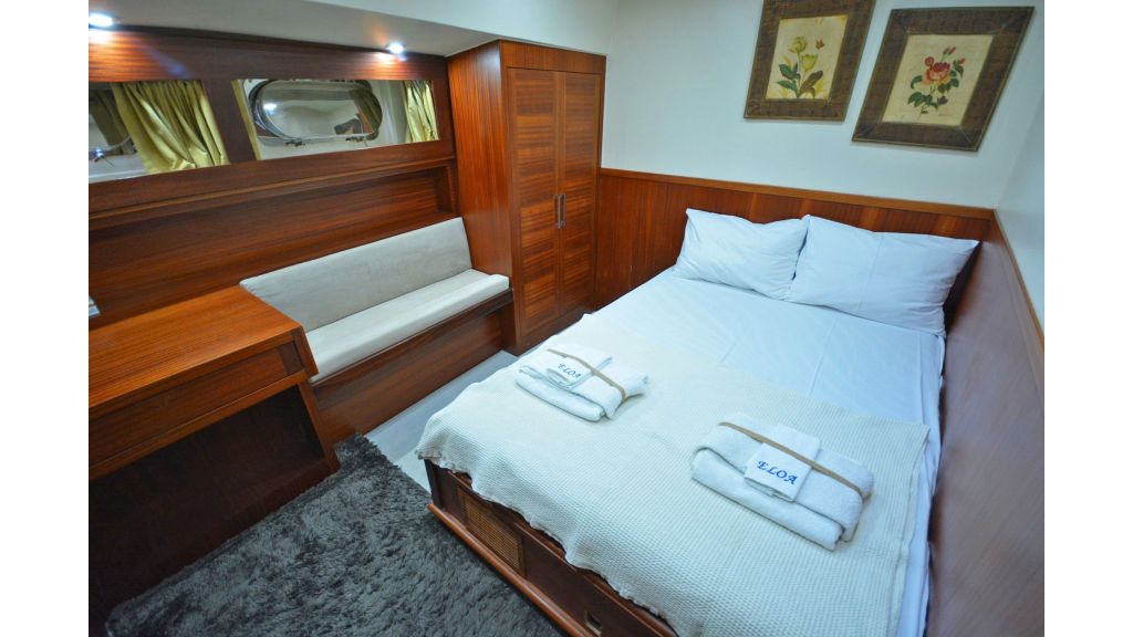 Eloa sailing yacht cabins (16)