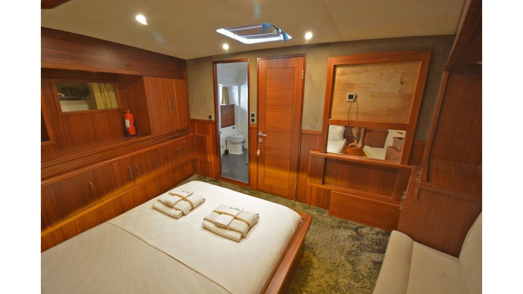 Eloa sailing yacht cabins (7)