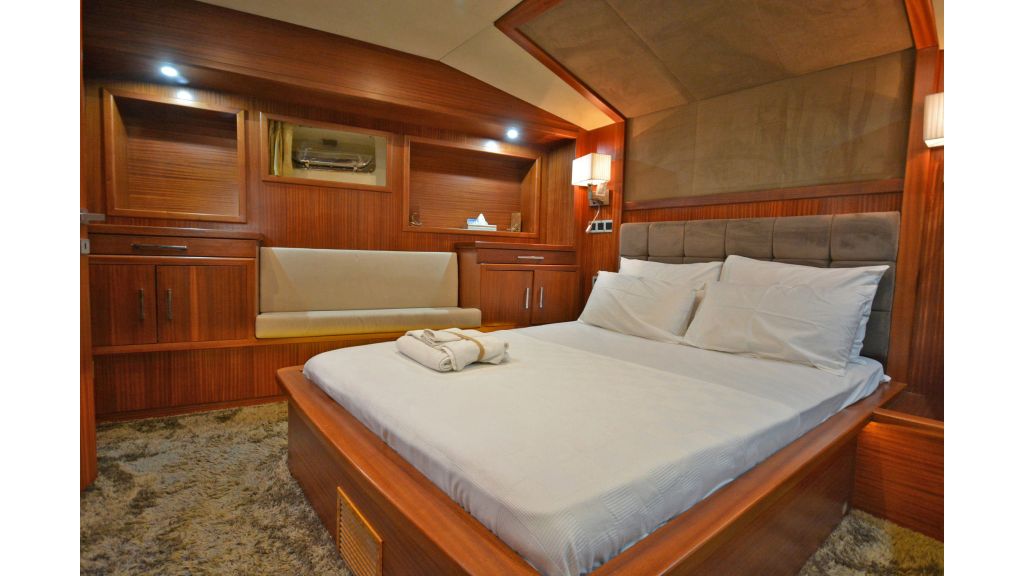 sailing yacht for sale cabins (11)