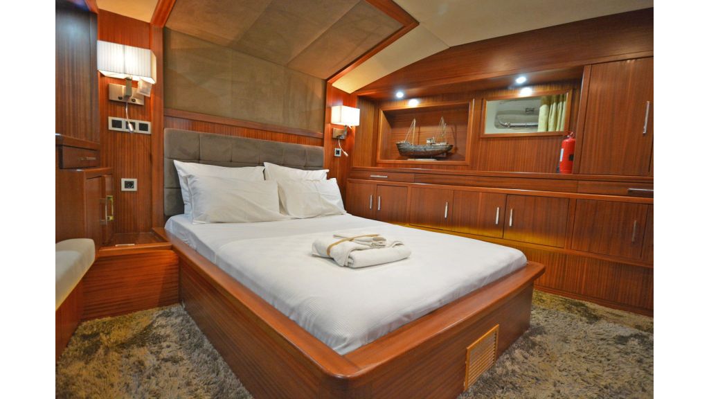 sailing yacht for sale cabins (12)