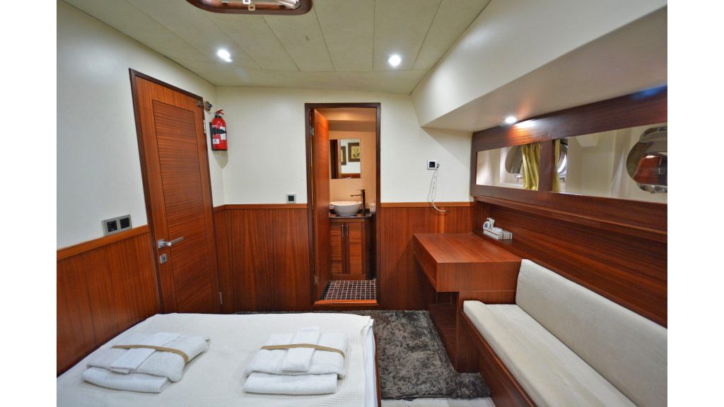 sailing yacht for sale cabins (17)