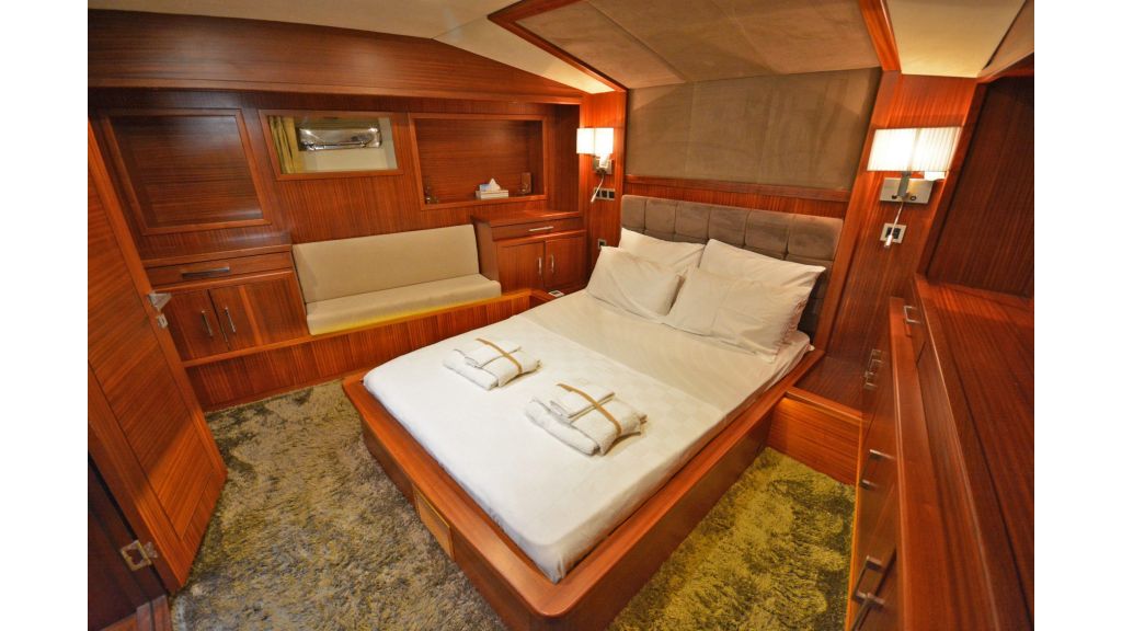 sailing yacht for sale cabins (4)