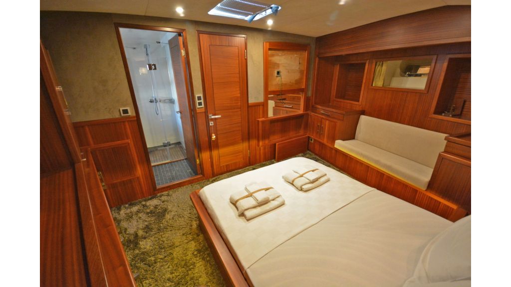 sailing yacht for sale cabins (5)