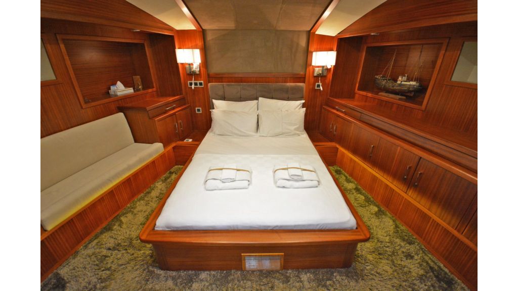 sailing yacht for sale cabins (7)