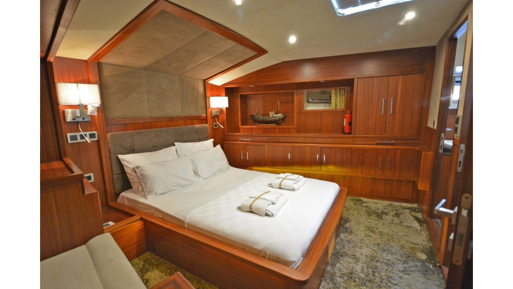 sailing yacht for sale cabins (8)