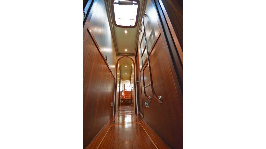 sailing yacht for sale corridor (2)