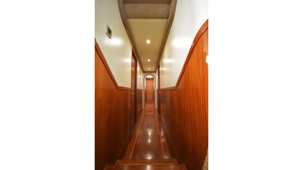 sailing yacht for sale corridor (3)