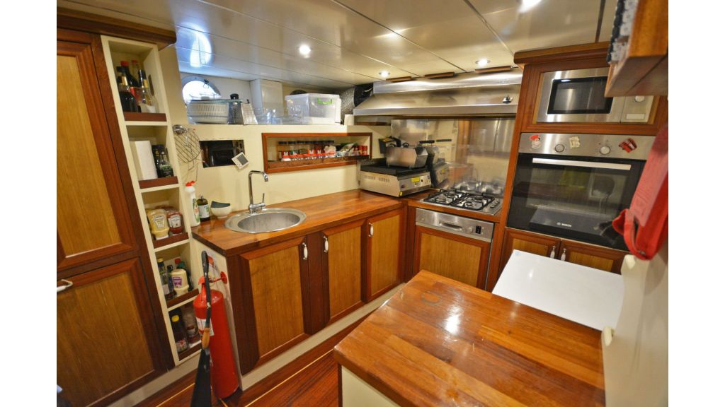 sailing yacht for sale kitchen (2)
