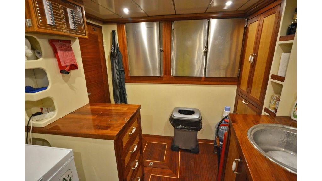 sailing yacht for sale kitchen (3)