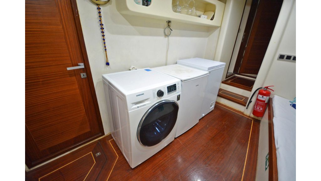 sailing yacht for sale laundry (4)