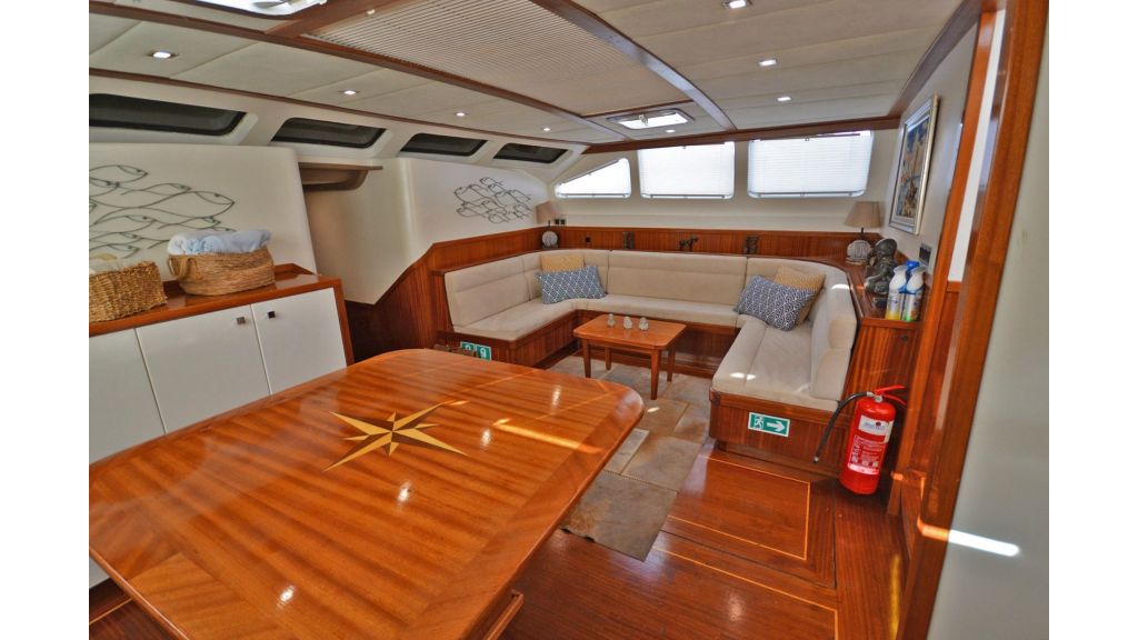 sailing yacht for sale saloon (3)