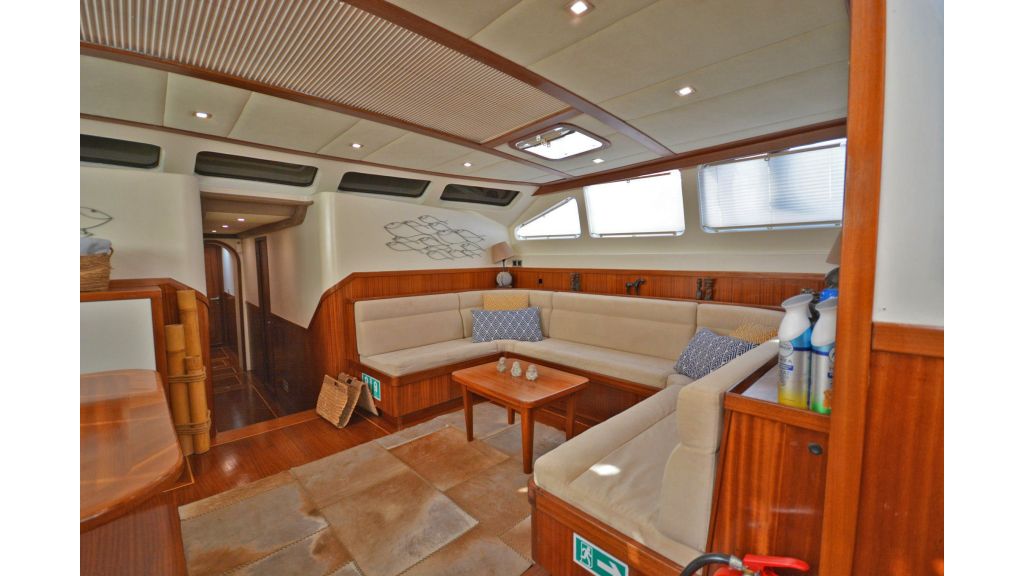 sailing yacht for sale saloon (6)
