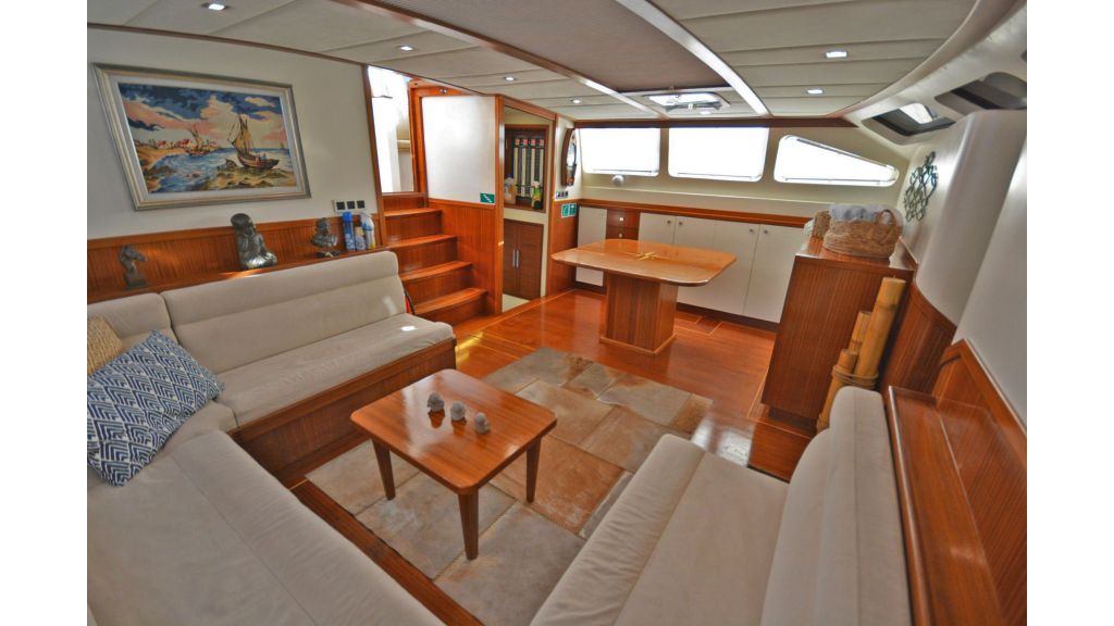 sailing yacht for sale saloon (7)