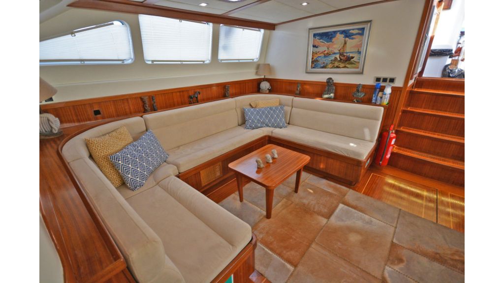 sailing yacht for sale saloon (8)