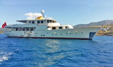 32m Classic Motor Yacht