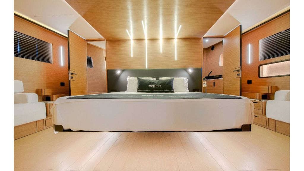 34m Luxury Steel Yacht (10)