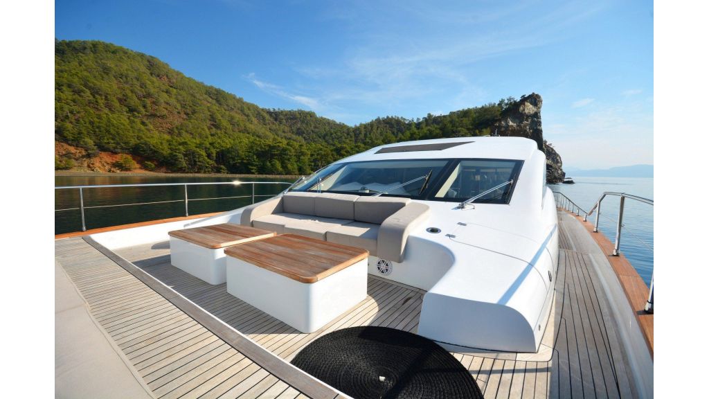 Jaguar 92 Motor Yacht 2