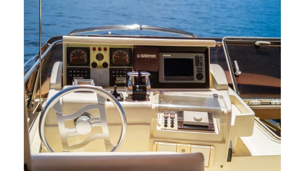 Feretti 53 motor yacht (2)