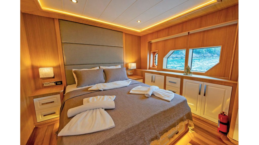 26m-trawler-yacht-for-sale (43)