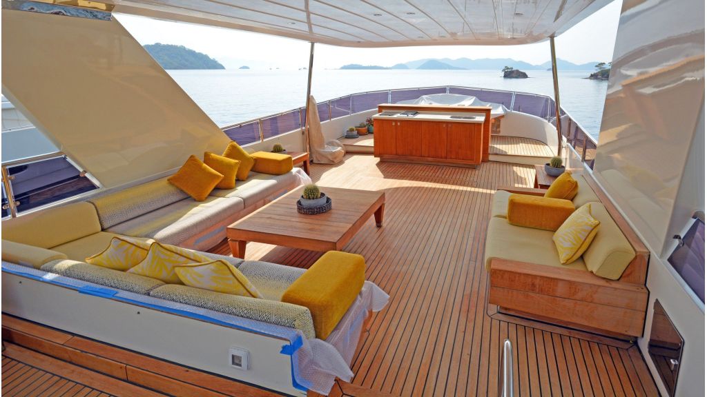 32m Motor Yacht (3)