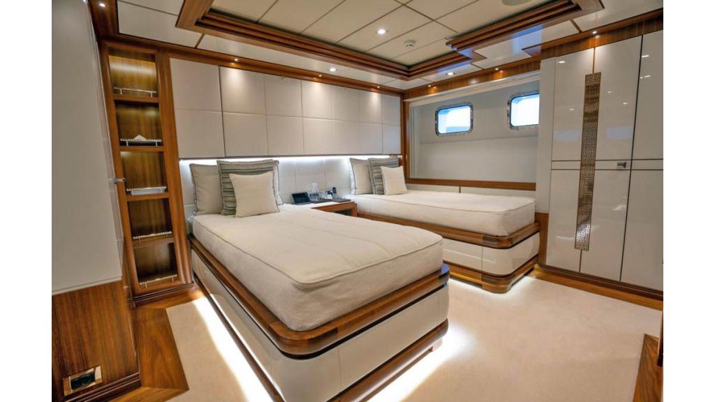 50m Displacement Motor Yacht (11)