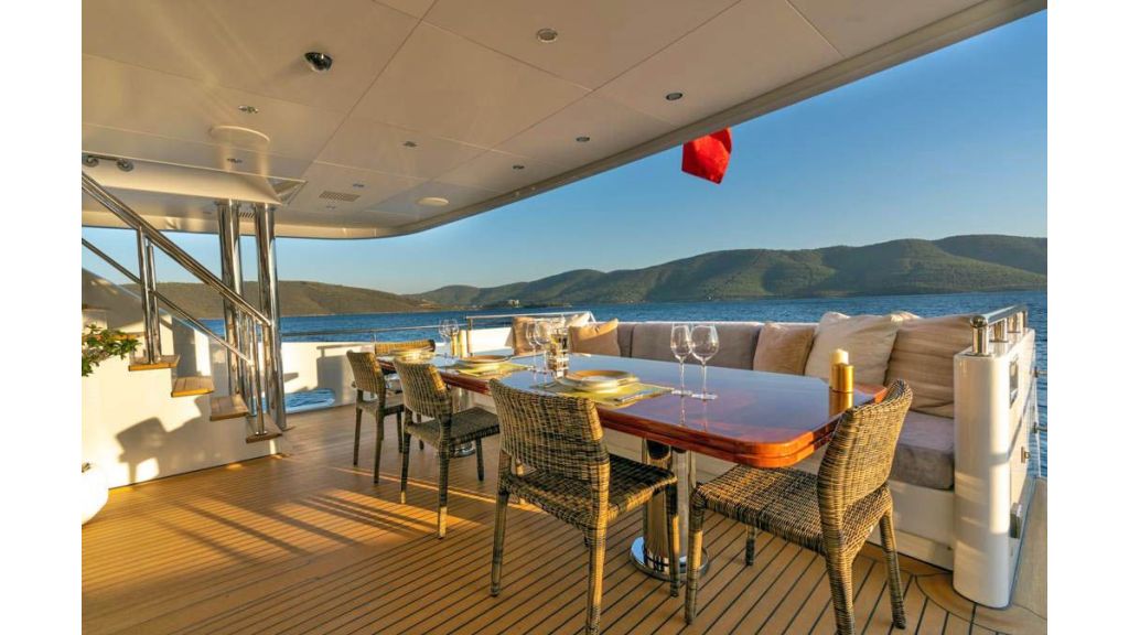 50m Displacement Motor Yacht (9)