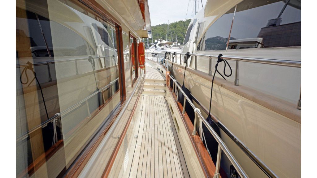 Classic Trawler Yacht 2 (19)