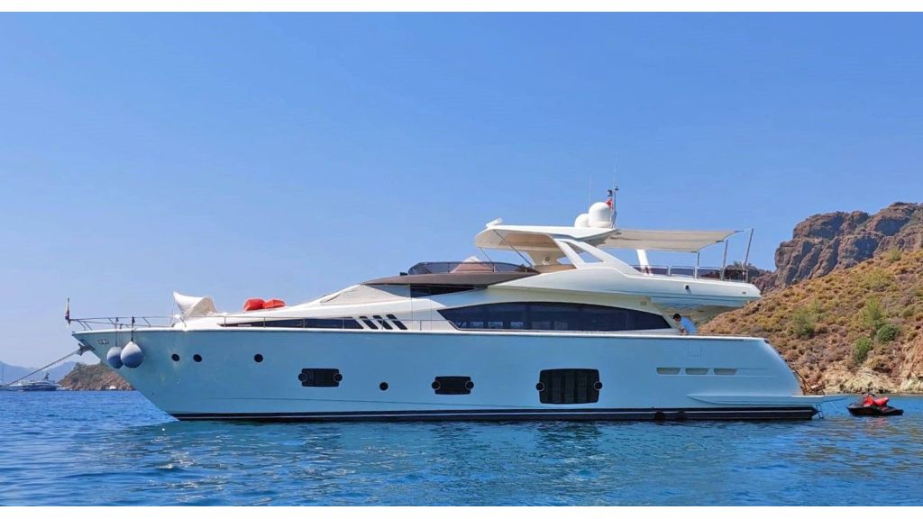 Ferretti 800