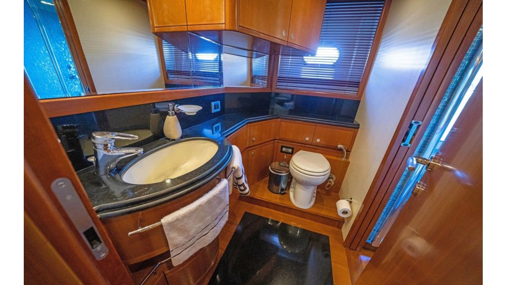 Ferretti 810 (29)