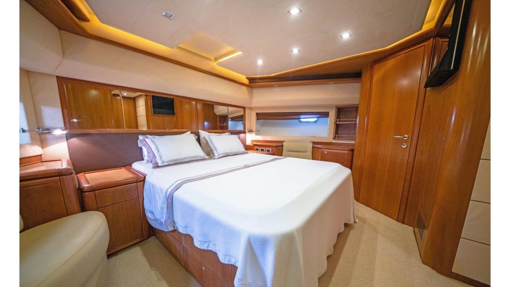 Ferretti 810 (33)