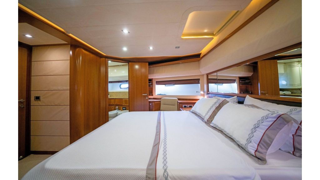 Ferretti 810 (34)