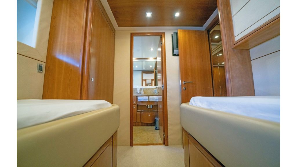 Ferretti 810 (36)