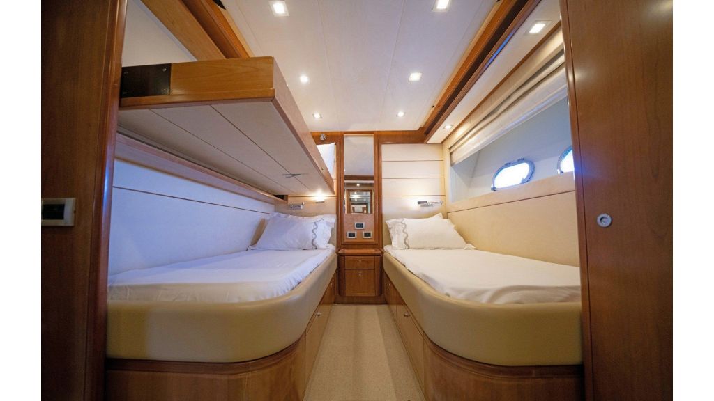 Ferretti 810 (51)