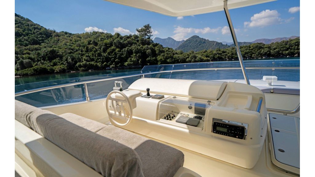 Ferretti 810 (85)