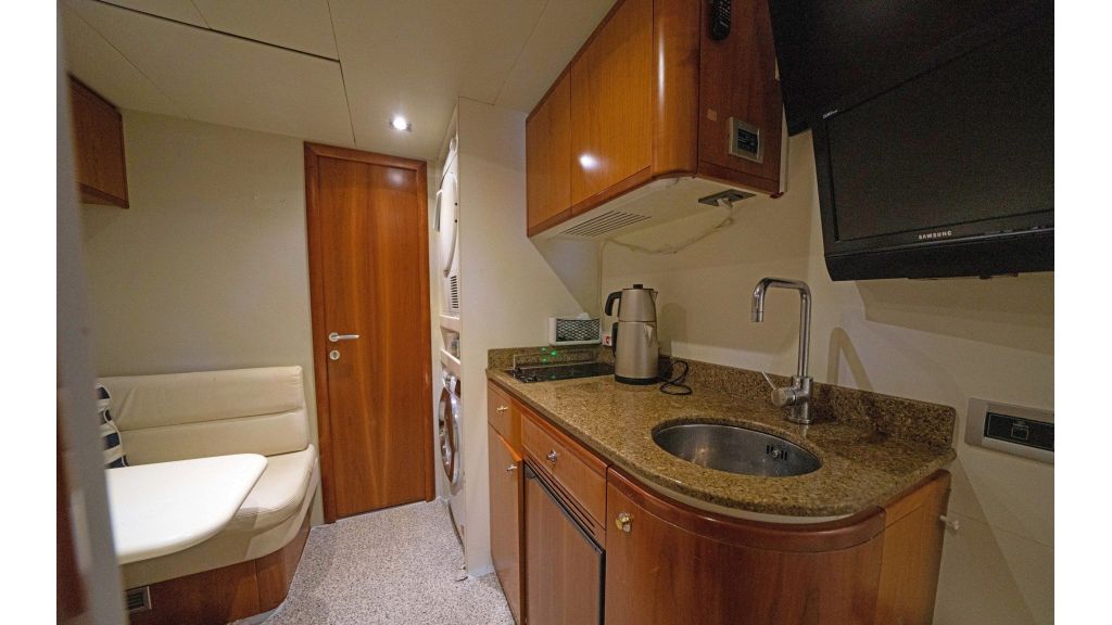 Ferretti 810 (92)