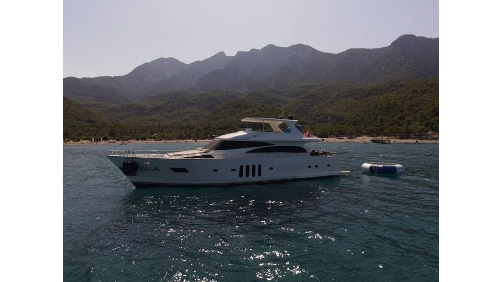 Amolia Motor Yacht (06)