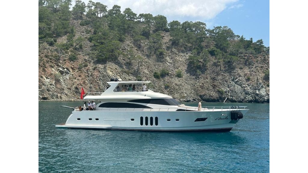 Amolia Motor Yacht (09)