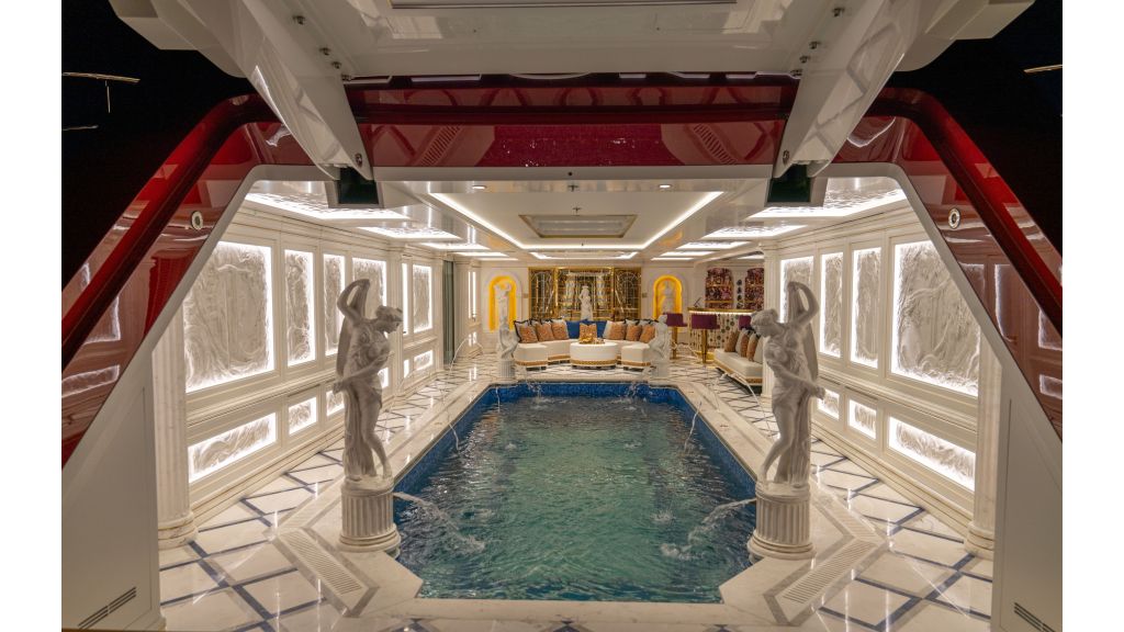 Leona Super Yacht (004) master