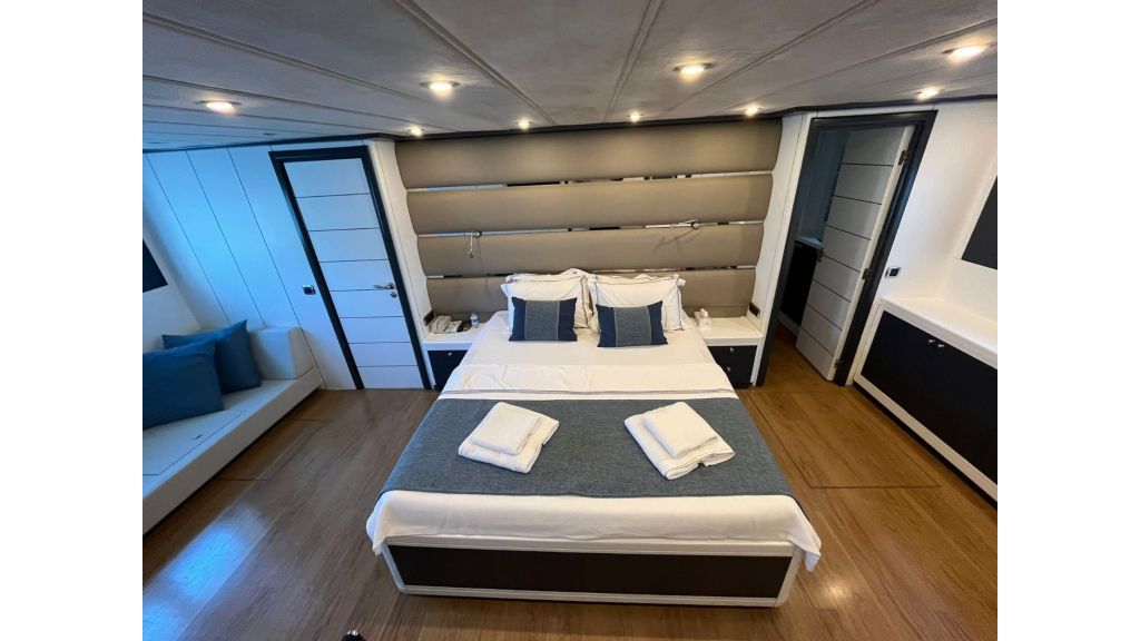 Custom Build 34M Motor Yacht (30)