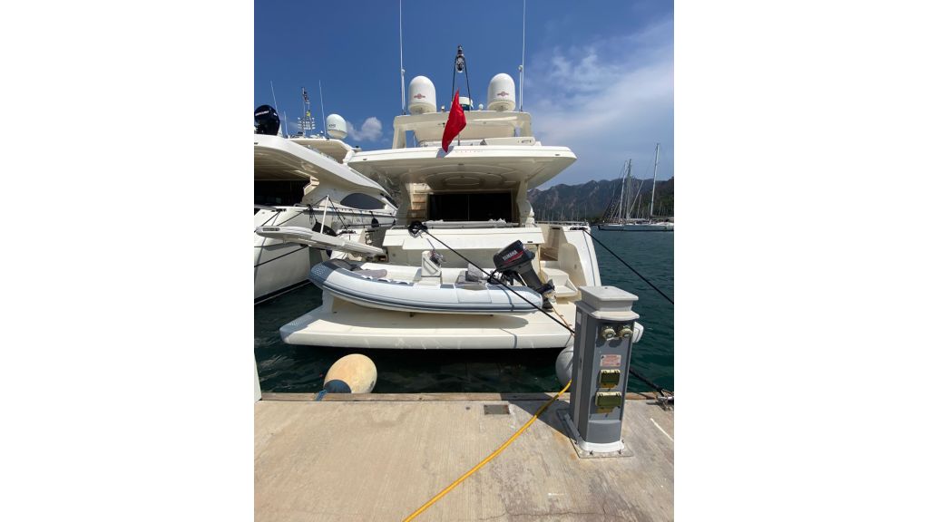 Ferretti 681 (02)